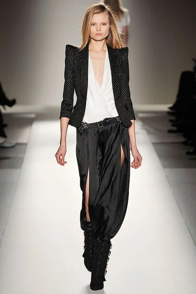 Look 25